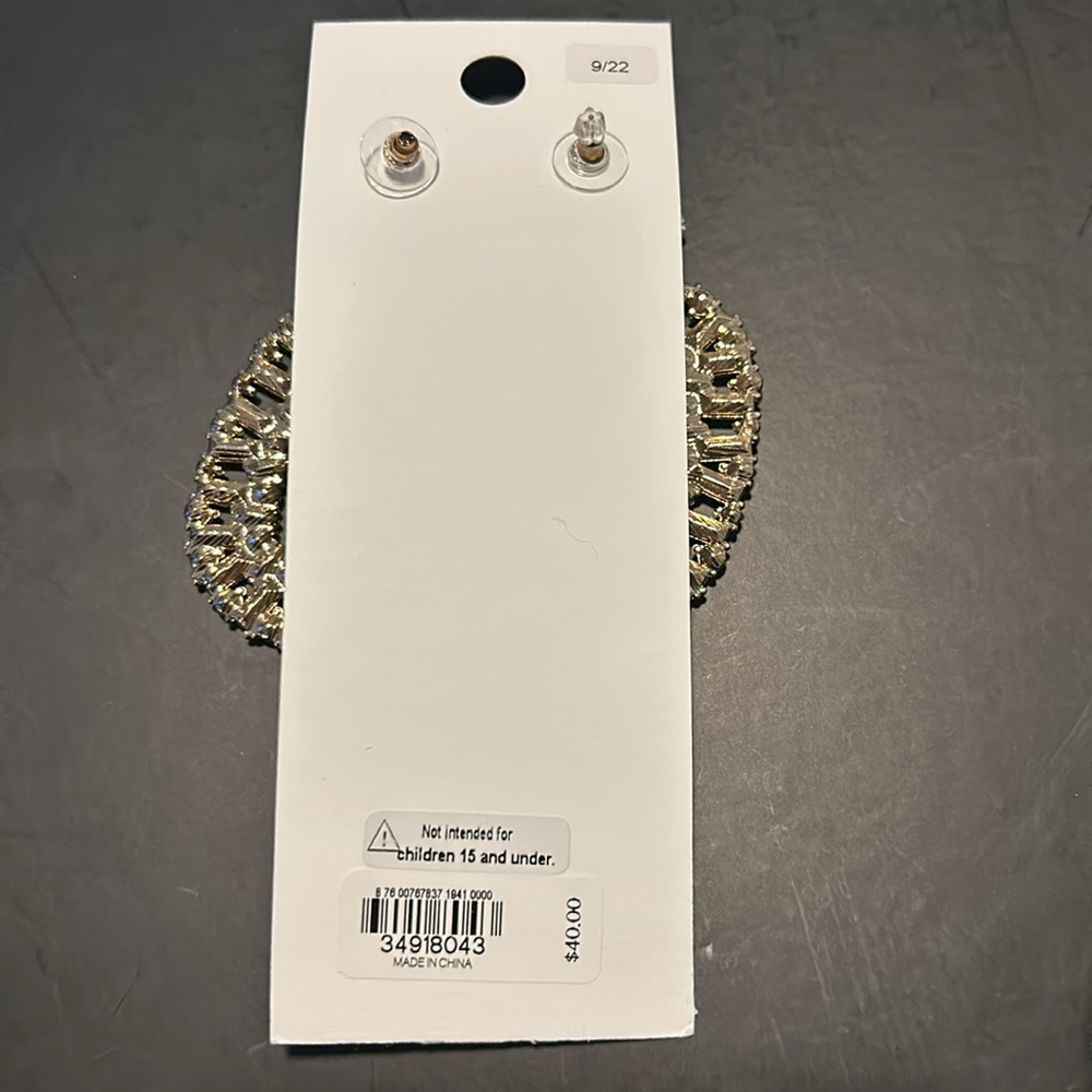 Express statement earrings - Picture 3 of 3